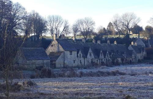 Bibury Riverside Cottage Grade II listed 6ppl - Foto 15