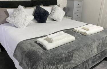 Beautiful renovated former coach house - Photo 34