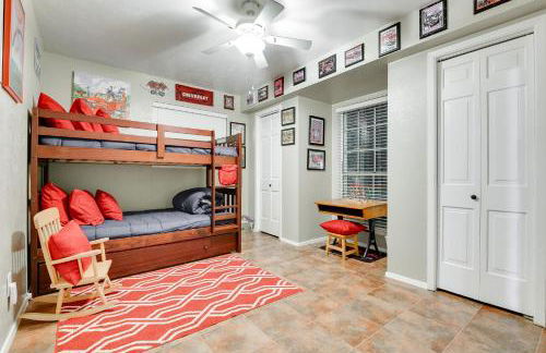 Walk to ATandT - Dallas Stadium! Family Gem with Patio - Photo 20