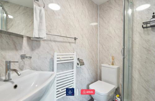 Last-Minute Reserve l Sleeps Up to 4 Guests l Flat 1 l One-Bedroom Apartment with King Bed and High Ceilings Near Camden by Live London Short Lets & Serviced Accommodation - Foto 7