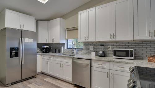 Ideally Located Palm Harbor Condo Walk Downtown! - Foto 2