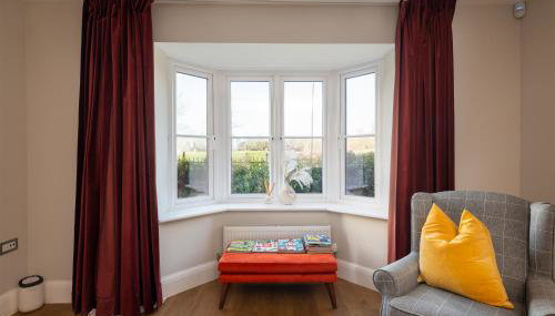 Modern 4-Bed Family Home with 5 Beds & Parking - Foto 2