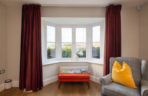 Modern 4-Bed Family Home with 5 Beds & Parking - Foto 2