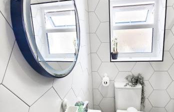 Rayan Heights Cosy 1 bedroom flat sleeps 2 perfect for contractors tourists families - Free parking - Foto 8