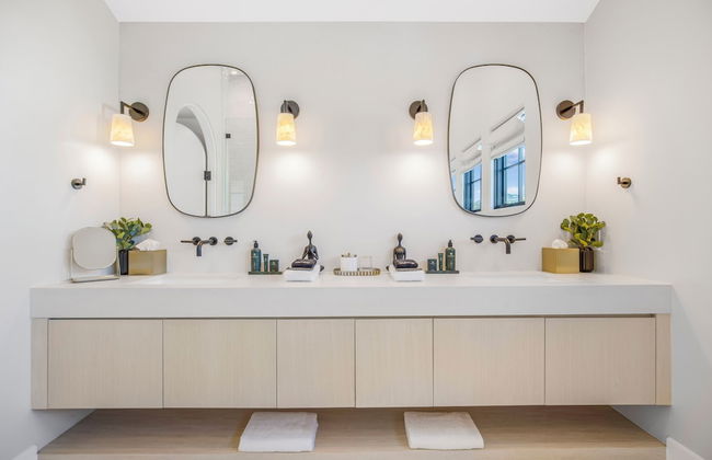 Villa Camellia - Charming 5 BR Home in the Heart of Studio City - Photo 40