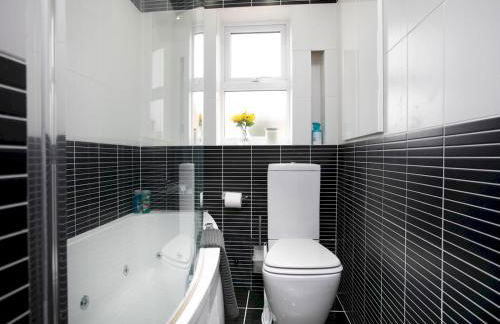 Charming Home - Free Parking - Private Garden - Pass the Keys - Foto 39