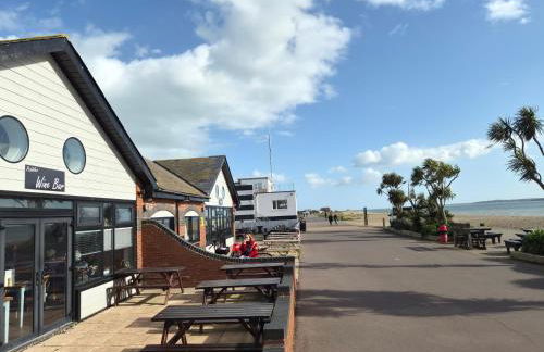 Alverstoke Manor - family home with pool table - Photo 51
