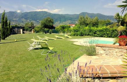 Villa In Lucca Placed in a Residential Area, all Services Nearby - Foto 7
