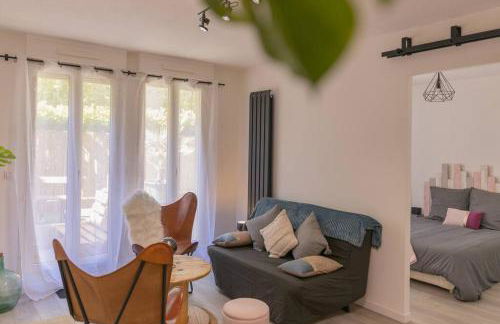 Superbe Appart Plein Centre avec Parking & Jardin - Foto 17