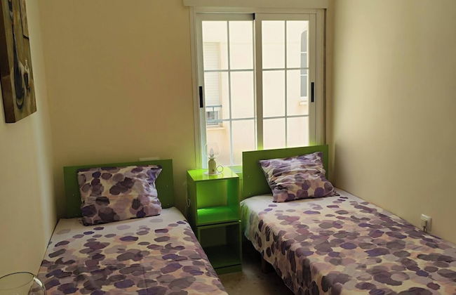 Charming Three Bedrooms Apartment With Seaview - Photo 3