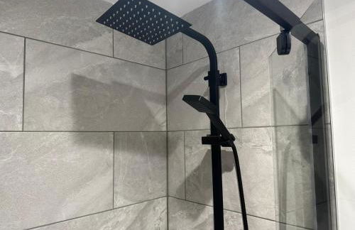 Adam Court Apartments - PE1 - Contractor Friendly - Choice of Studios or 1 Bed Apartments - Free Parking - Sofa Beds - Sky TV - Full Kitchen - Washer Dryer - WiFi - Foto 78