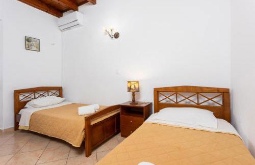 Dinos Walk to Beach Sea Views A C Wifi Car Not Required - 291 - Foto 28