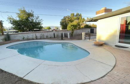 Private Home - Heated Pool, Billiards, Darts, Foosball, Fireplace, 5 Smart TVs, BBQ, Cotton Bedding - The Saguaro Sanctuary, Pool Heat Optional - Foto 2