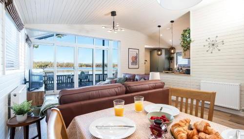 Sandmartin Lodge a lakeshore haven at Pine Lake Resort - Foto 5