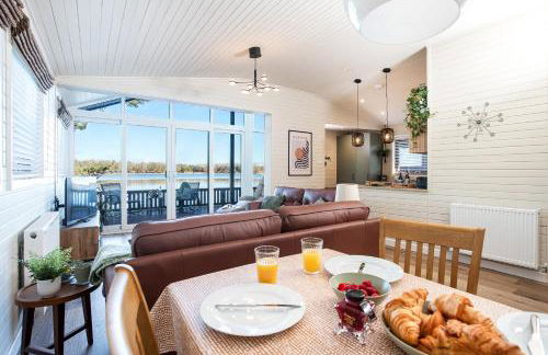 Sandmartin Lodge a lakeshore haven at Pine Lake Resort - Foto 5