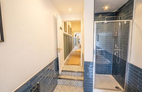 The Narrow House - Victorian house bursting with character & parking - Foto 14