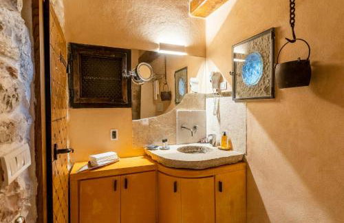 Medieval Tower In Sibillini Mountains Park - Foto 25