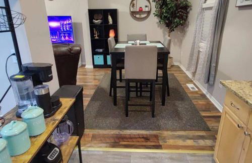 Downtown Charm Two Bedroom Home - Foto 31