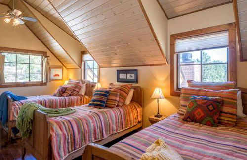 Stunning Mountainside Cabin Rental with a View Nestled in the Heart of the Colorado Rockies - Foto 32