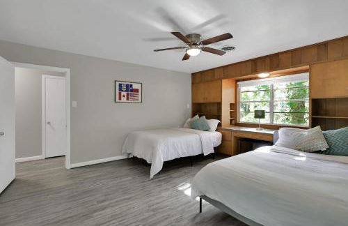 Piney Woods I Ping Pong I By SHSU I TV I Sleeps 11 - Foto 13