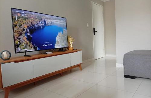 Apartamento espaçoso com 3 quartos para até 6 pessoas, Garagem coberta dentro do condomínio e Check-in Automático via Fechadura com senha - Foto 34