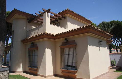 Moderno y amplio chalet, con piscina privada - Foto 19