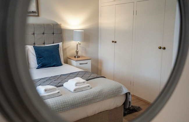 Bright&Spacious 3BD in Centre of Bourton - Photo 1