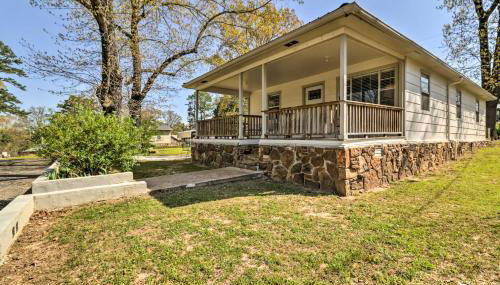 Charming Home with Porch Walk to Greers Ferry Lake! - Foto 4