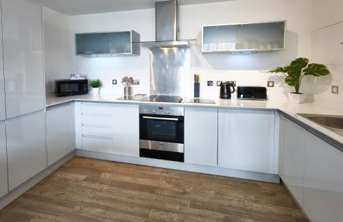 ShortstayMK Vizion apartments, with free superfast wi-fi, parking - Foto 36