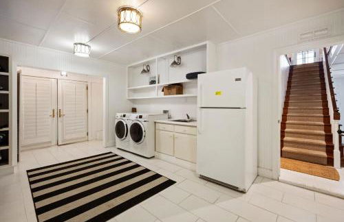 Relax and Enjoy the Spectacular Views in this Picturesque Home home - Foto 24