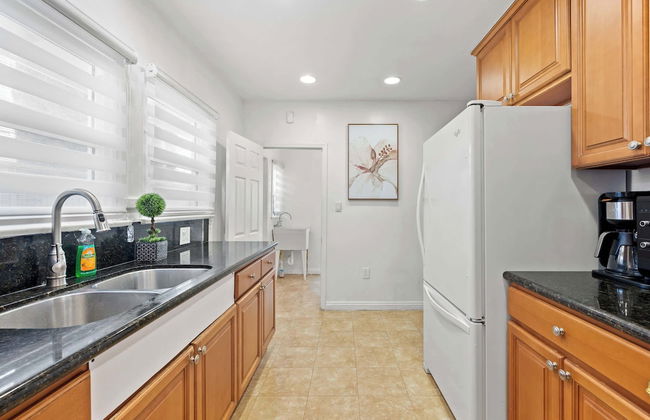 Comfortable Home Near LA With Full Kitchen & Laundry - Foto 15