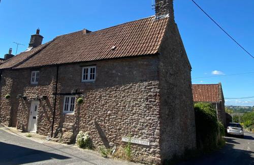 The Nook- A Rustic Cottage in a Beautiful Village. - Photo 1