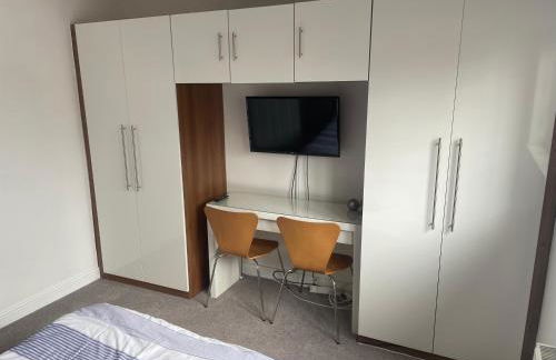 River House 2BR 1 bathroom downstairs toilet Parking St Neots Town Centre - Foto 72