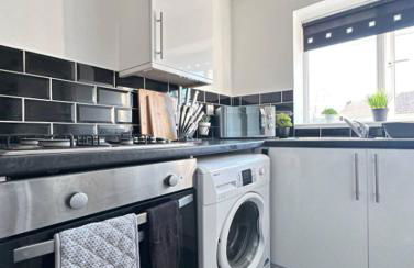 Comfy 1 BR Apartment - Sleeps 2 with Free Parking! - Foto 4