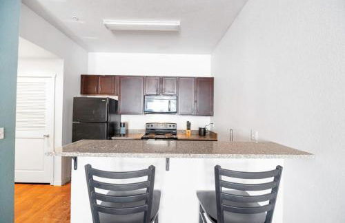 Relaxing 3BR Apartment With Pool & Wifi - Photo 5