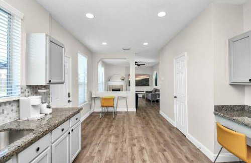 Tranquil 4-BR Oasis With Pool & Backyard Bliss! - Foto 24