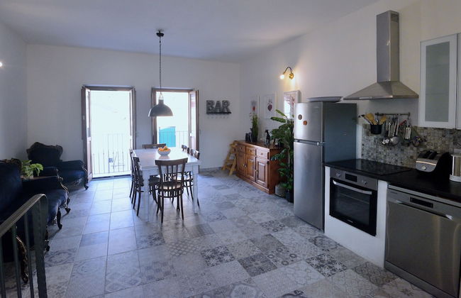 Large, Authentic 2-bed Apartment, Panoramic Views - Foto 7