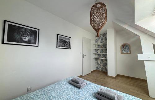 Les Voiles, maison bien équipée 10 p 2 sdb, 2 WC, spacieuse lumineuse avec jardin clos, garage, terrasse, parking privatif, à 950 m de la plage d'Asnelles et tous commerces, près de Bayeux et Arromanches, chiens bienvenus - Foto 28