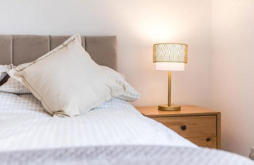 4 Bed Home sleeps 7 close to Cheshire Oaks Princes Rd - Photo 45