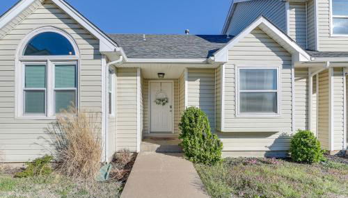 Wichita Townhome with Patio 9 Mi to Downtown! - Foto 3