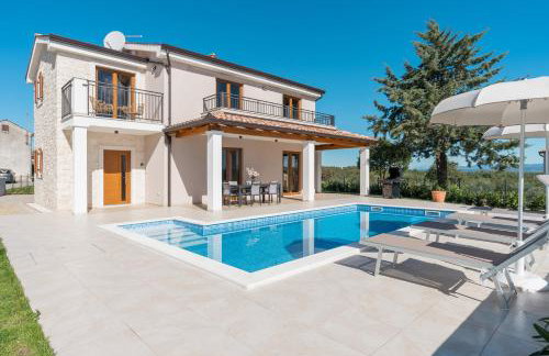 Villa atop the village with stunning view - Foto 1