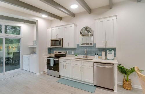 Bright Jekyll Island Home with Deck Less Than 1 Mi to Beach - Foto 9