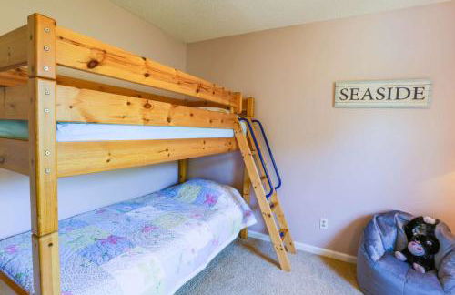 Green Whale - Photo 55