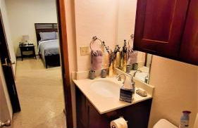 Near to OUHSC Hospitals-Garage Studio - Photo 29