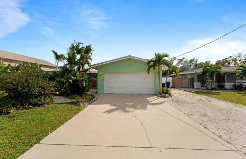 Grotto Pool House, 3 bed, 2 bath, IMG 3 miles, AMI - Foto 20