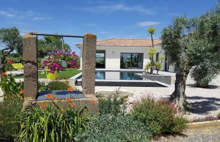 Villa contemporaine avec piscine à débordement dans un domaine viticole - Foto 33