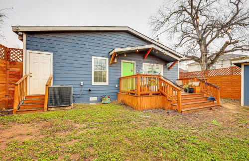 Artsy Bungalow with Yard in Dtwn San Antonio - Foto 21