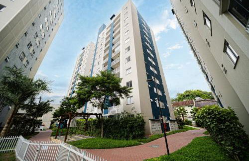 Aconchego e privacidade para sua família com 2 quartos, sala e cozinha integrados e sacada com churrasqueira - Foto 32