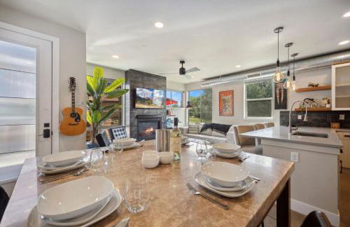 Swanky Townhome Near Old Town, Breweries and River - Foto 6