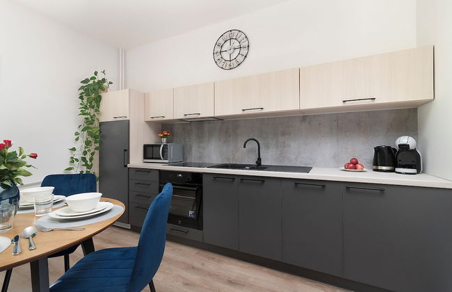 EASY RENT Apartments- KOSMOS - Photo 6